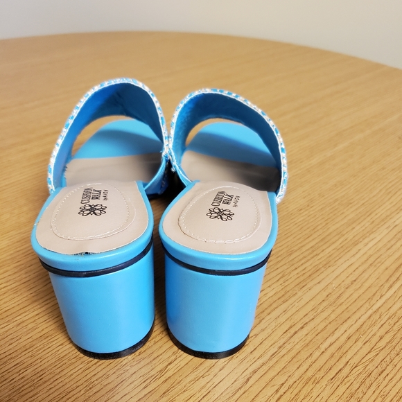 Avon turquoise and ivory size 9m sandal - Picture 3 of 8